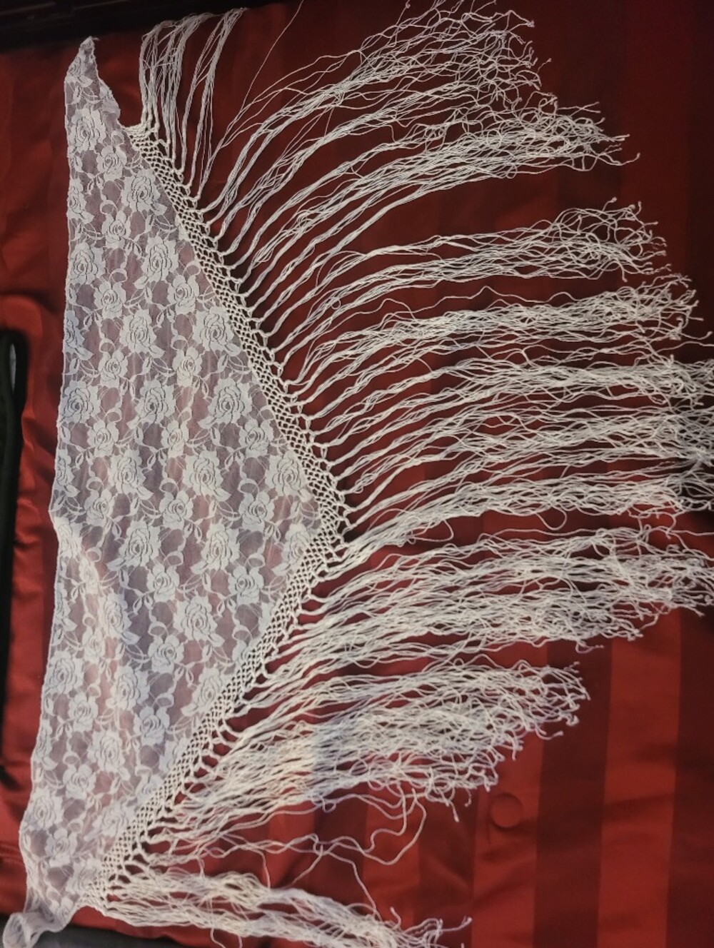 Vintage Bohemian White Floral Lace Triangle Shawl/hip Scarf - Fringe Bridal Wrap